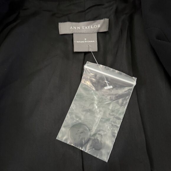 ANN TAYLOR 3 Button Blazer Jacket Black Lined Unique Stitch Women’s Size 2 - Picture 3 of 12